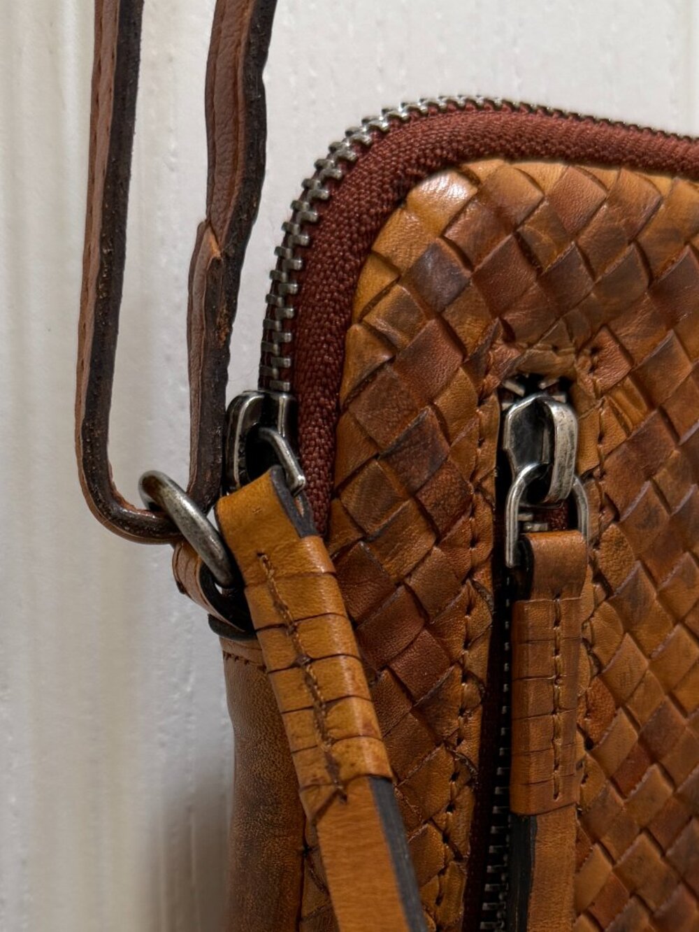 Wild West Los Angeles Woven Leather Crossbody Phone Bag Cognac Brown Minimalist - Picture 3 of 14